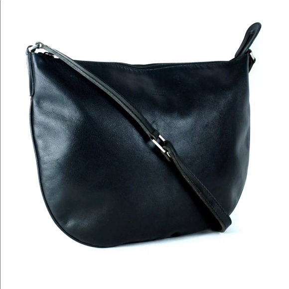 Gucci Handbags - BIG SALE !!!Authentic Gucci black leather bag.